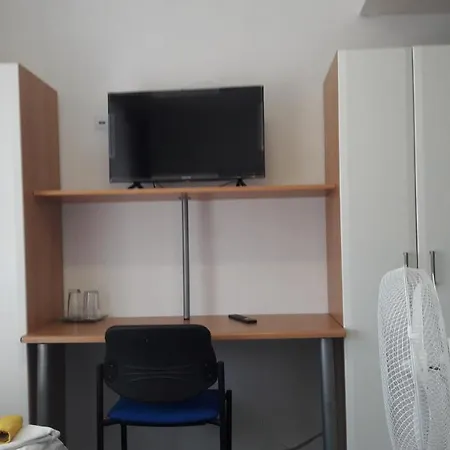 Austrian Business Ufo Einsteinova Πανσιόν 3*