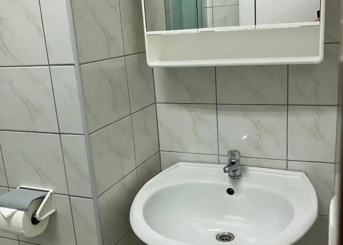 Austrian Business Centrum Ufo Einsteinova 招待所 3*